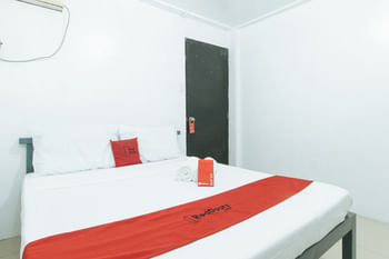 RedDoorz @ Shukran Rentals OPC Pampanga