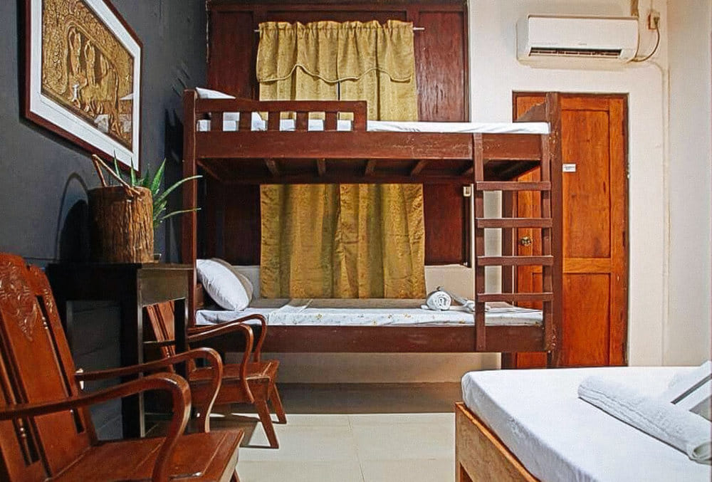 RedDoorz Family Room