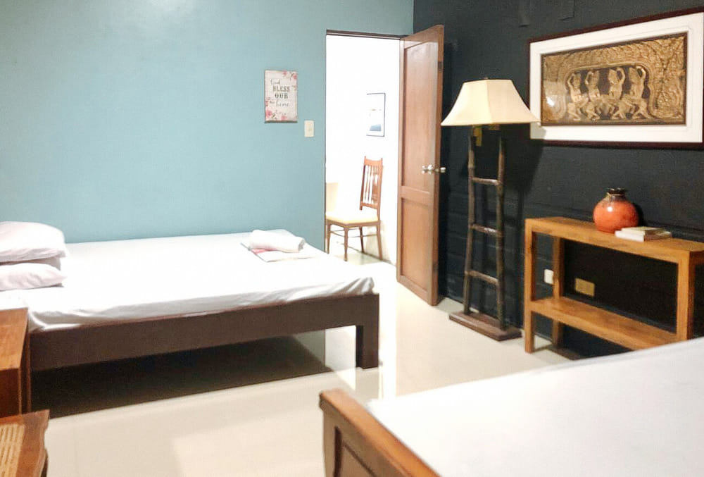 RedDoorz Quadruple Room