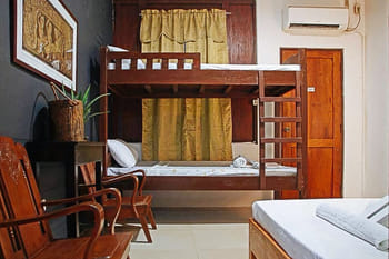 RedDoorz Hostel @ Deomar Hometel & Farm Cafe Vigan Ilocos
