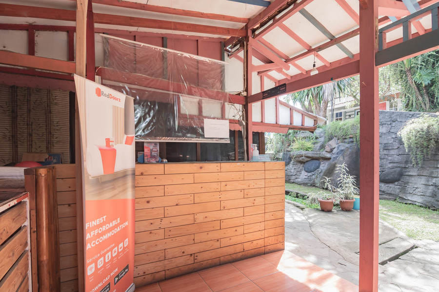 RedDoorz near Farmhouse Lembang