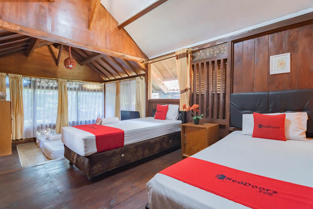 RedDoorz Family Room
