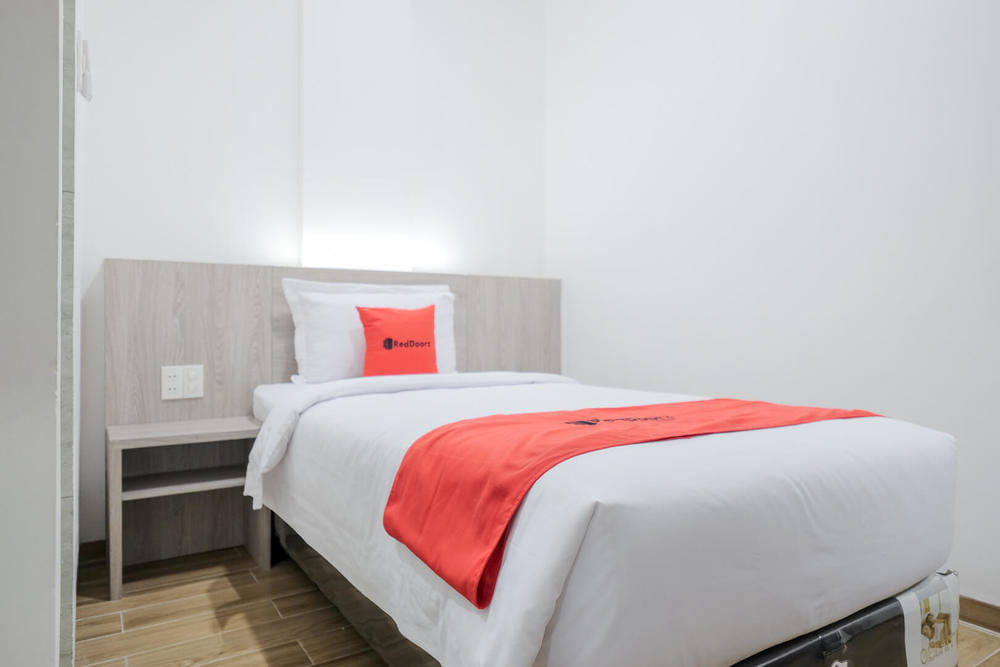 RedDoorz Single Room