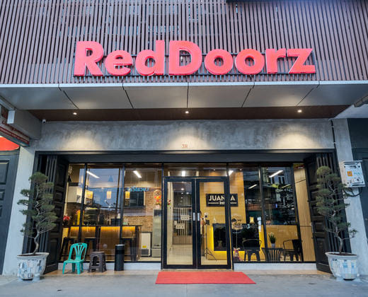 RedDoorz Plus @ Jalan Juanda Medan 