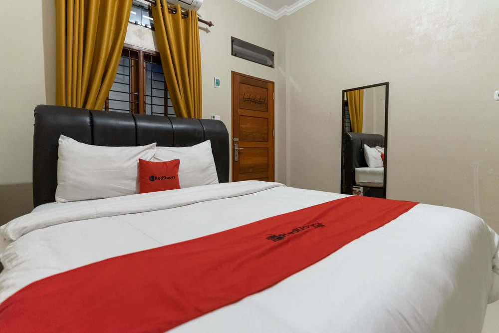 RedDoorz Room
