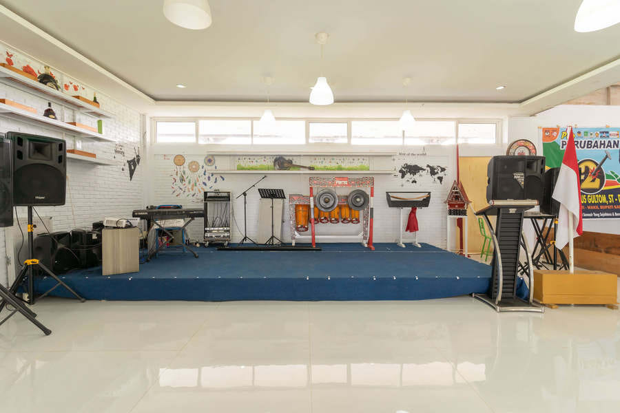 RedDoorz Plus @ Vantas Hotel Parbaba