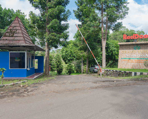 RedDoorz Plus @ Grand Yustik Sukabumi