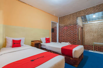 RedDoorz Plus @ Grand Yustik Sukabumi