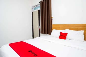 RedDoorz near Rita Super Mall Purwokerto