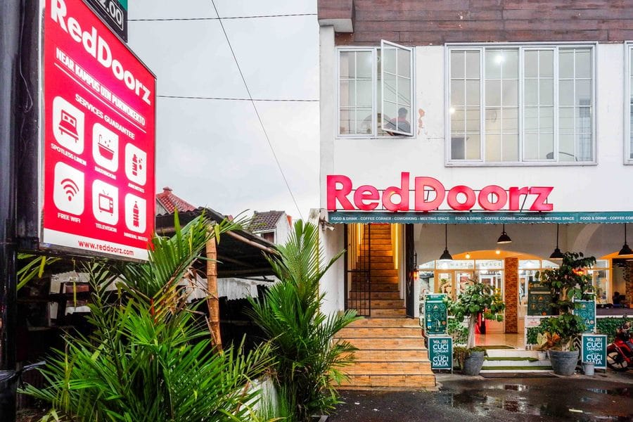 RedDoorz near Rita Super Mall Purwokerto