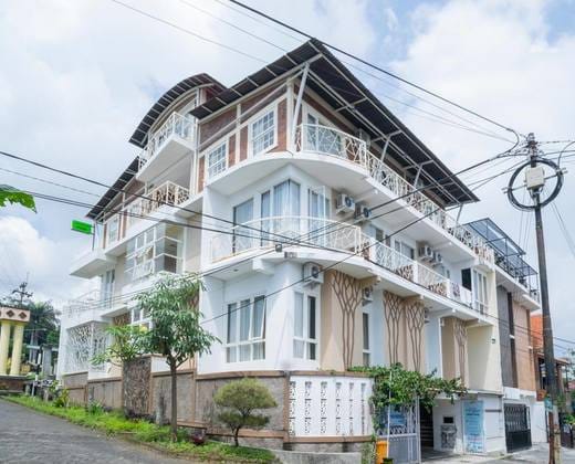 Urbanview Hotel Omah Anin Batu