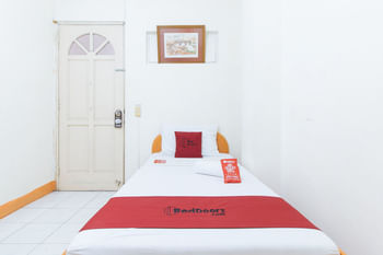 RedDoorz @ Malibu Rooms BF International Las Pinas