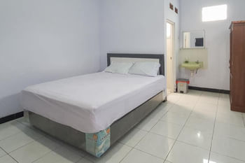 Angrumba Family Homestay near RSUD Caruban