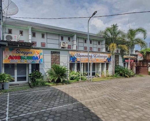 Angrumba Family Homestay Syariah near RSUD Caruban