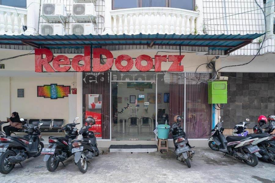 RedDoorz @ Mayjen Sungkono Surabaya