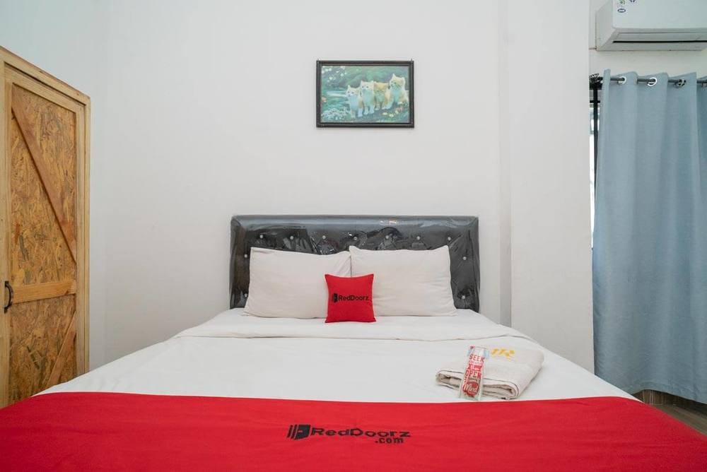 RedDoorz Room