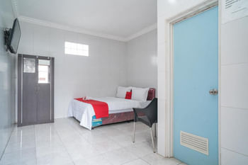 RedDoorz Plus near Cito Mall Surabaya