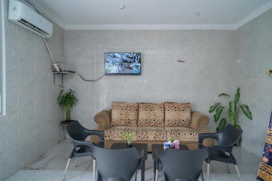 RedDoorz Plus near Cito Mall Surabaya