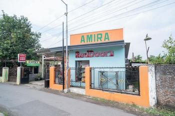 RedDoorz Syariah near Lippo Plaza Sidoarjo