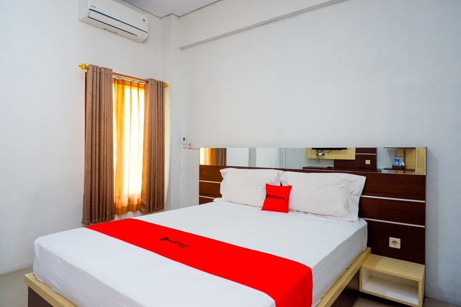 RedDoorz @ Artomoro Guest House