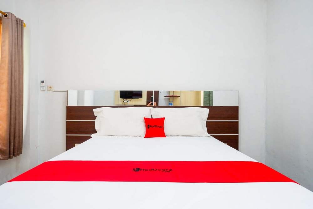RedDoorz Deluxe Room