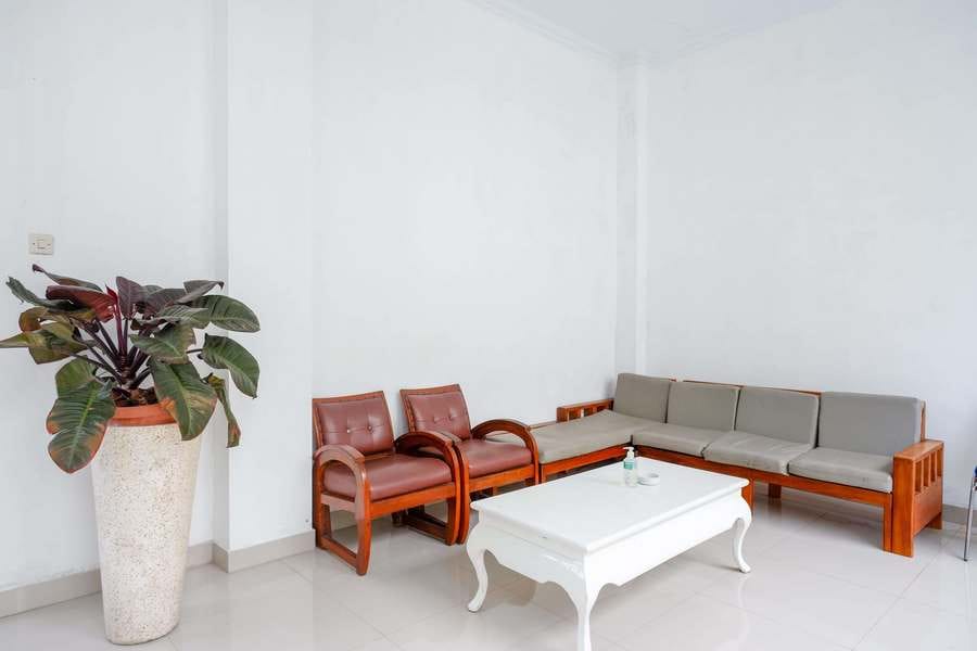 RedDoorz @ Artomoro Guest House