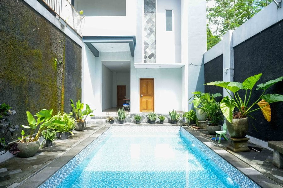 RedDoorz @ Artomoro Guest House