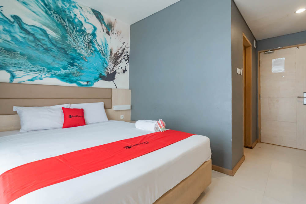 RedDoorz Deluxe Room
