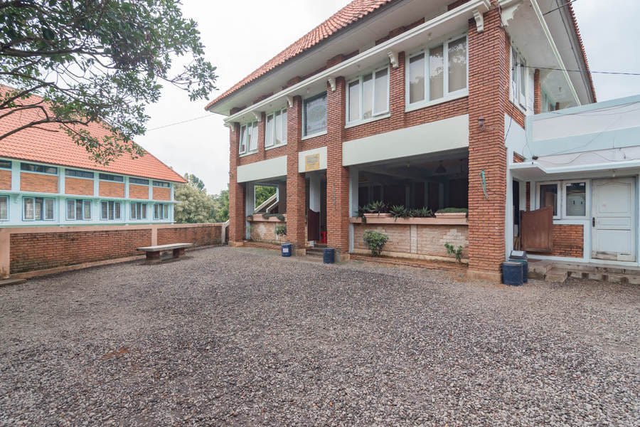 Urbanview Hotel Syariah Insani Cisarua Puncak