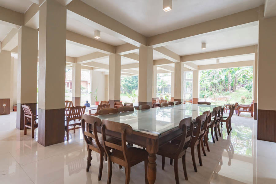 Urbanview Hotel Syariah Insani Cisarua Puncak