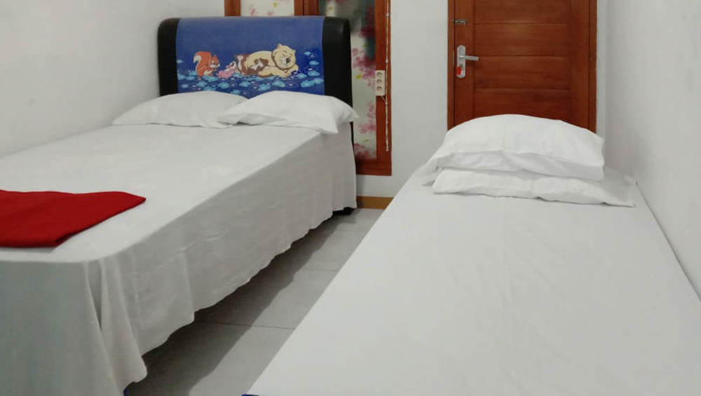 Twin Room with Sharing Bathroom