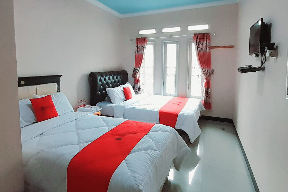 RedDoorz Family Room