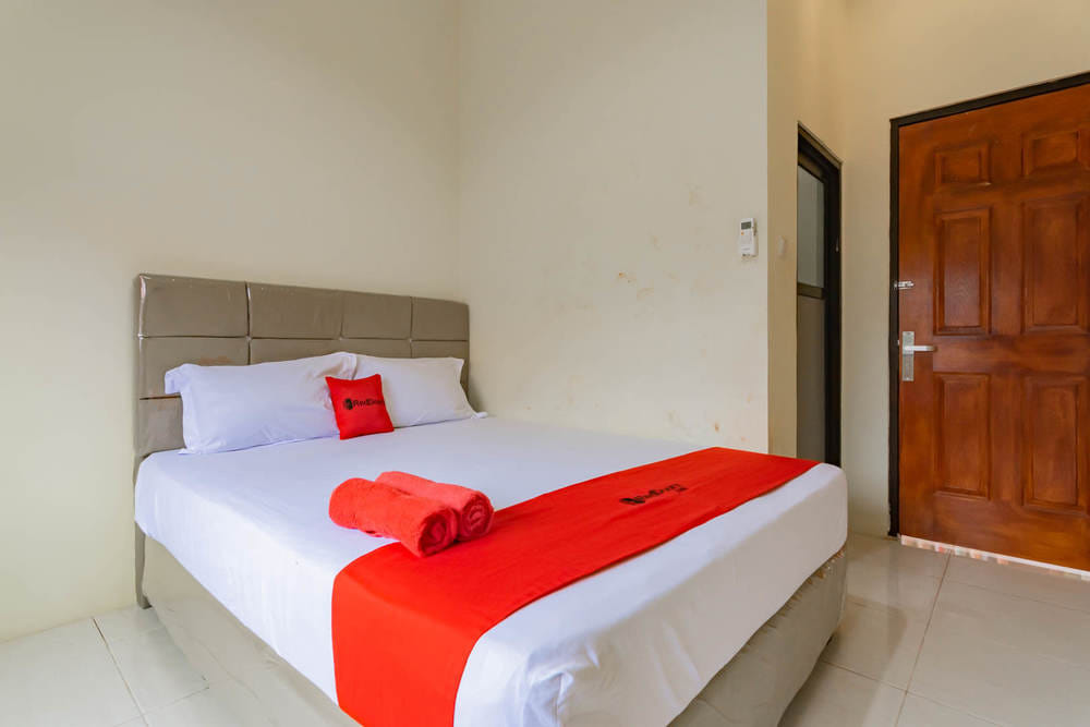 RedDoorz Room