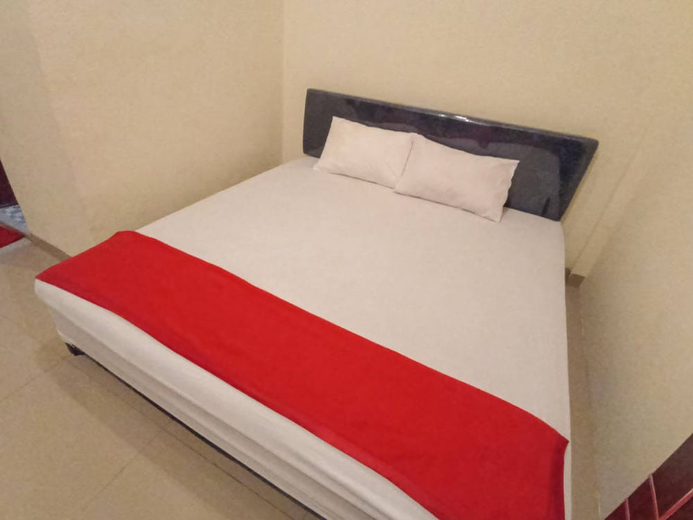 RedDoorz Room