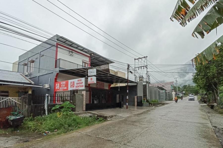 RedDoorz Syariah near Sentani City Square