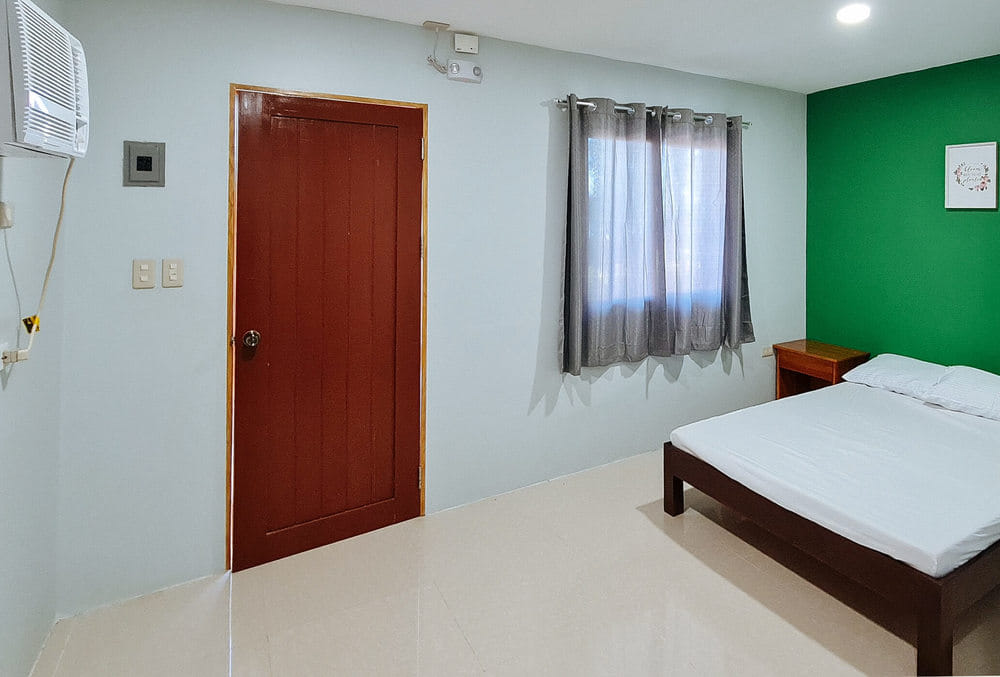 RedDoorz Room