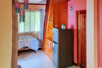 RedDoorz Plus @ Galucksea Beach Resort