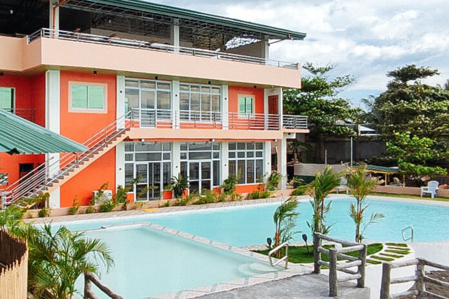 RedDoorz Plus @ Galucksea Beach Resort