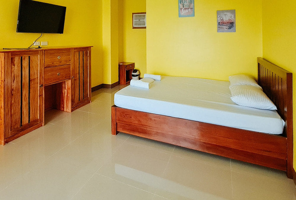 RedDoorz Deluxe Room