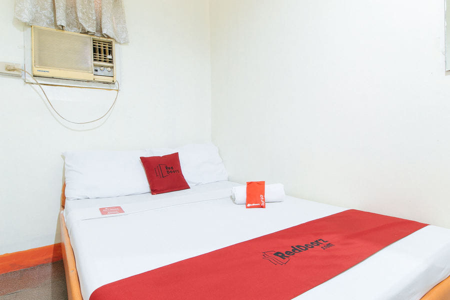 RedDoorz @ Eros Travellers Pensione