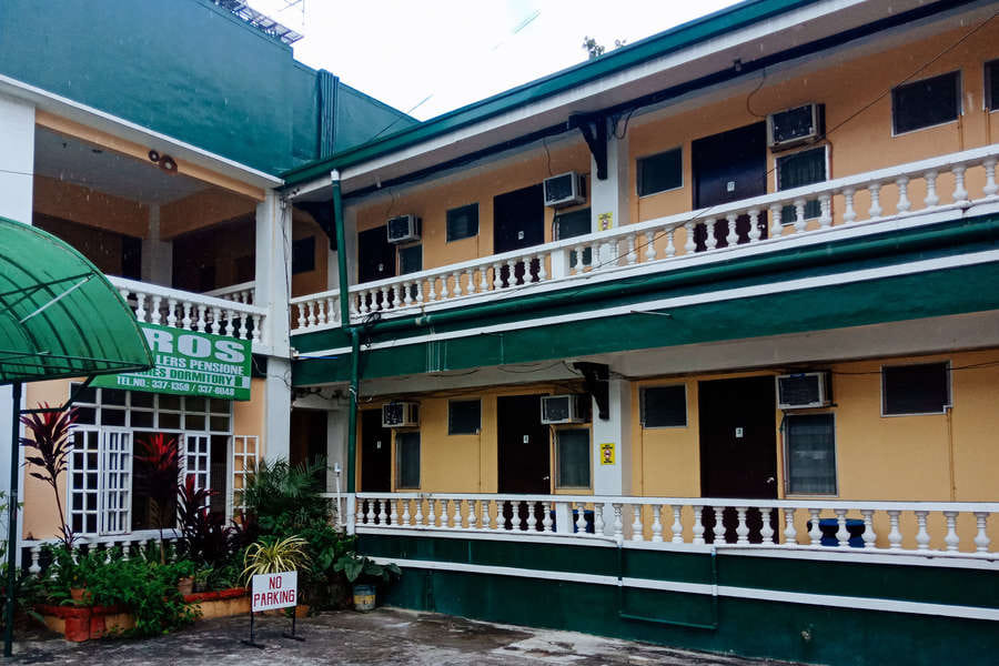 RedDoorz @ Eros Travellers Pensione