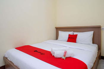 RedDoorz near Tugu Muda Semarang