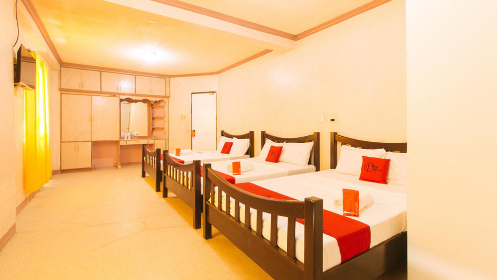 RedDoorz Family Room