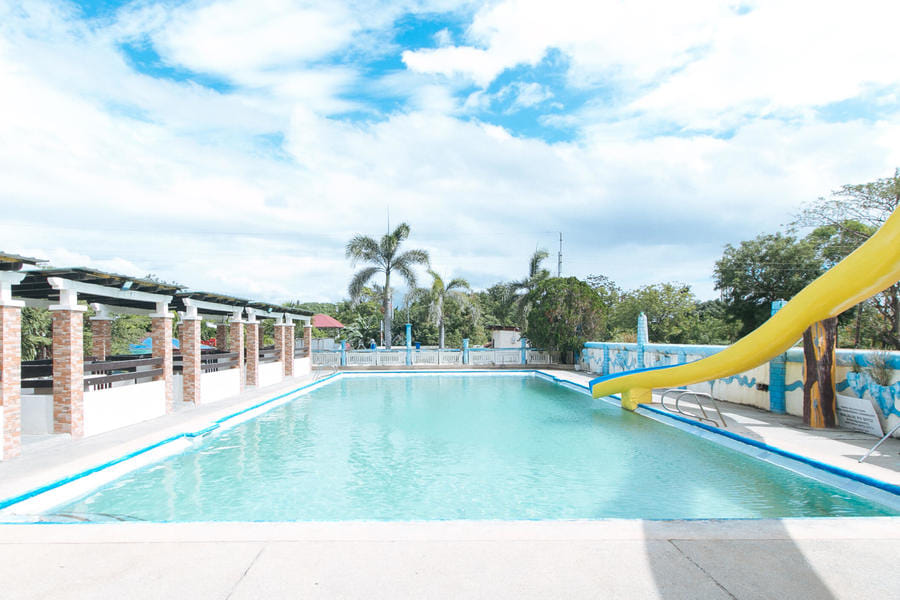 Reddoorz @ Royal Grande Beach Resort Batangas