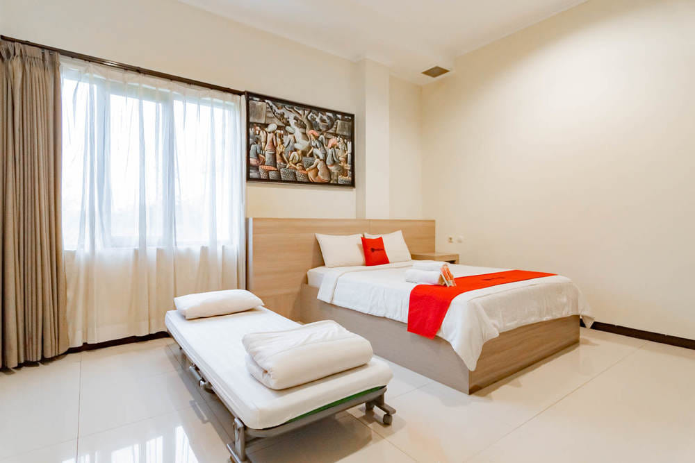 RedDoorz Family Room