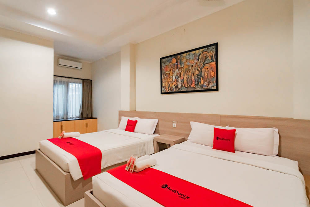 RedDoorz Deluxe Family Room