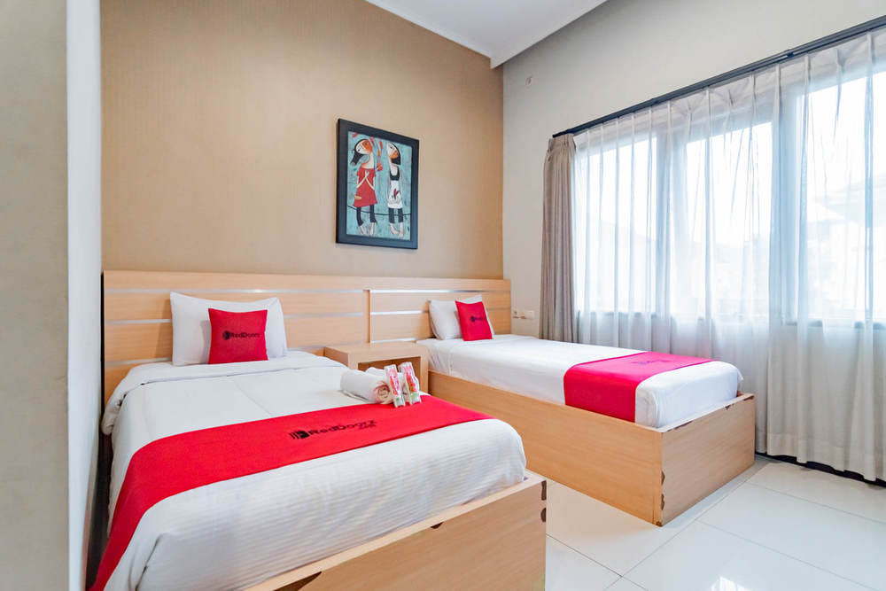 RedDoorz Twin Room