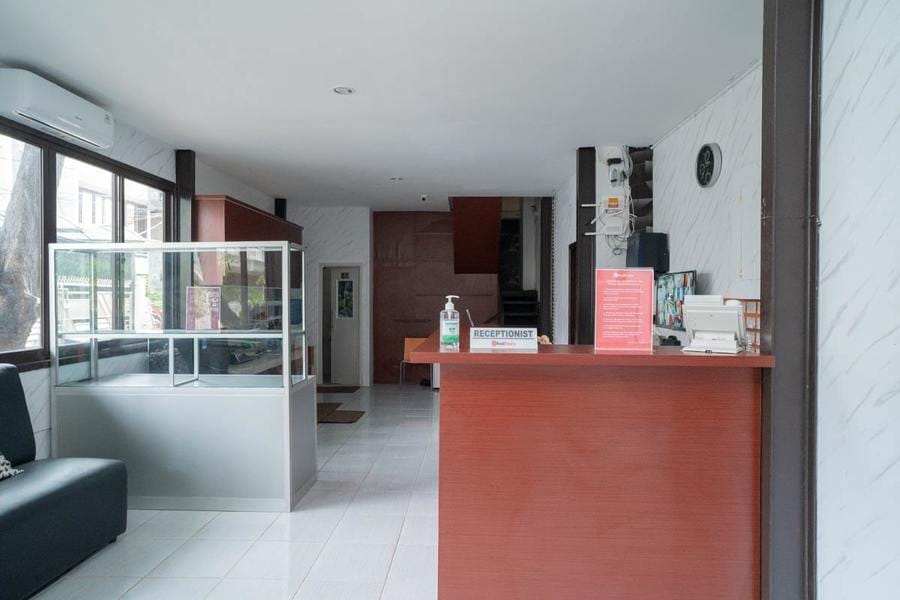 RedDoorz Plus near ITC Cempaka Mas 2