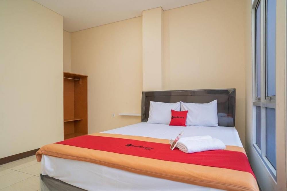RedDoorz Deluxe Room