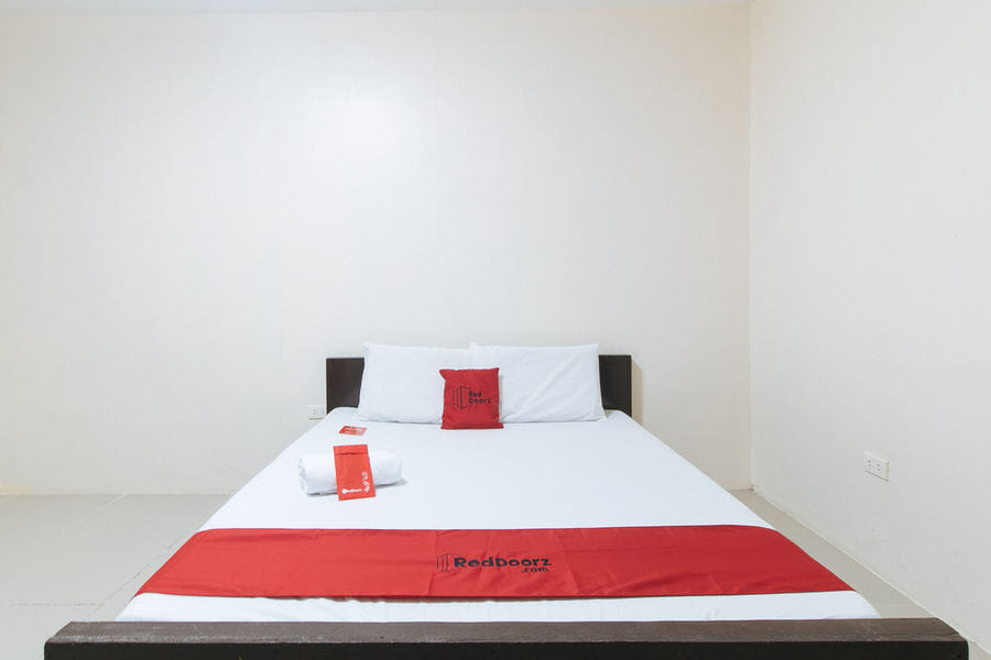 RedDoorz @ The VJour Hotel Angeles